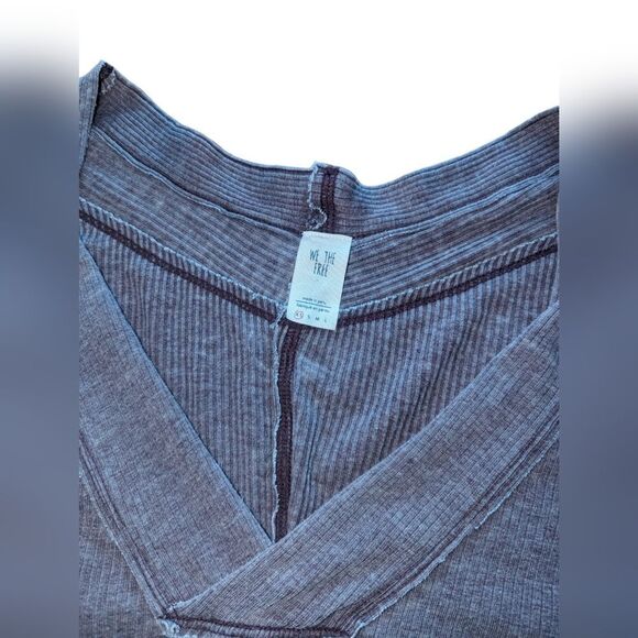 🛍️Lavender Colored V Neck Long Sleeve Crop Ribbed Shirt Size xs - Picture 3 of 5